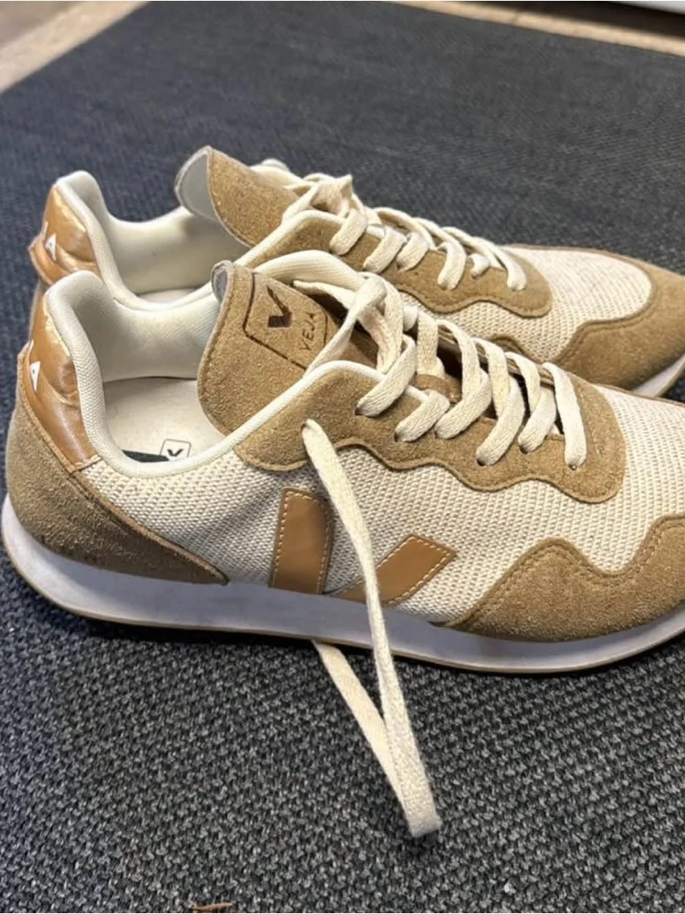 Veja Women’s Sneakers Size 10